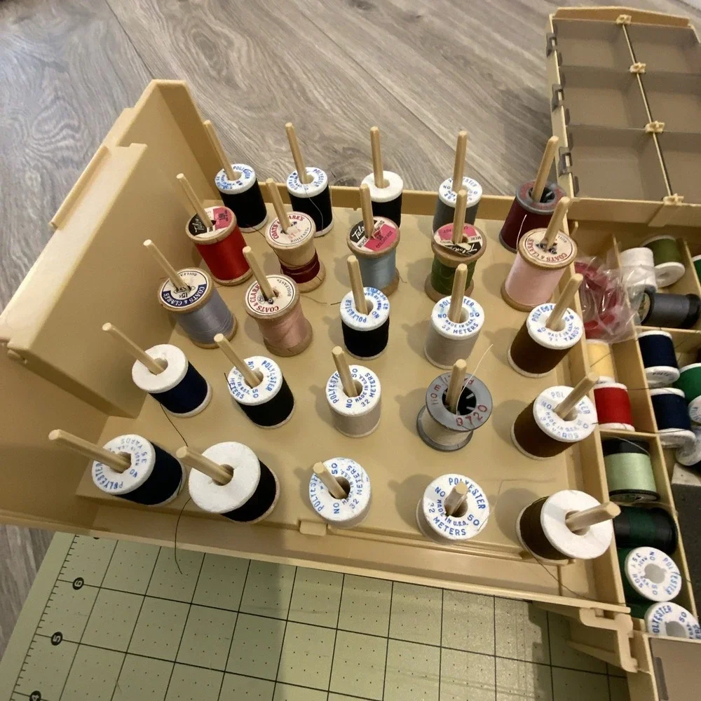 1983 World Wide Media Sunbeam Folding Plastic Sewing Box Organizer Caddy